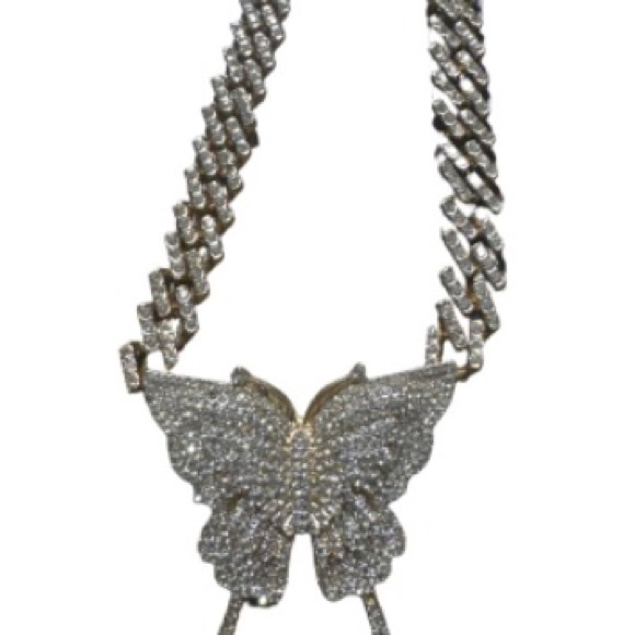 Jewelry - Elegant rhineston gold tone Butterfly Pendant Necklace